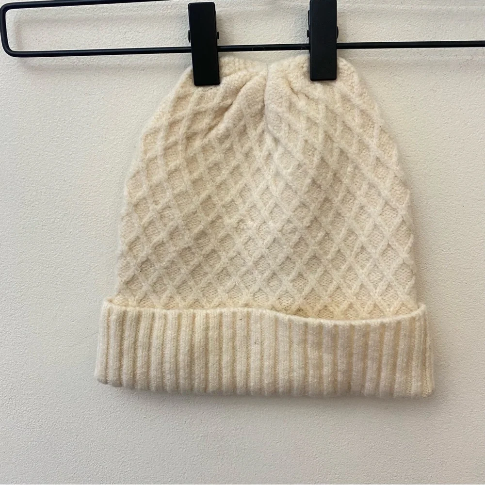 Uniqlo Ines De La Fressange wool/alpaca blend cable knit hat